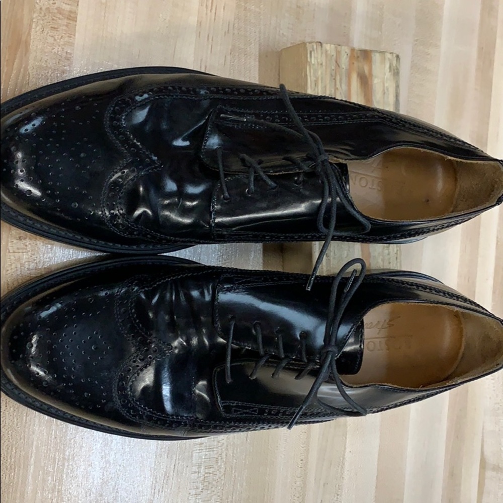 Black wingtips
